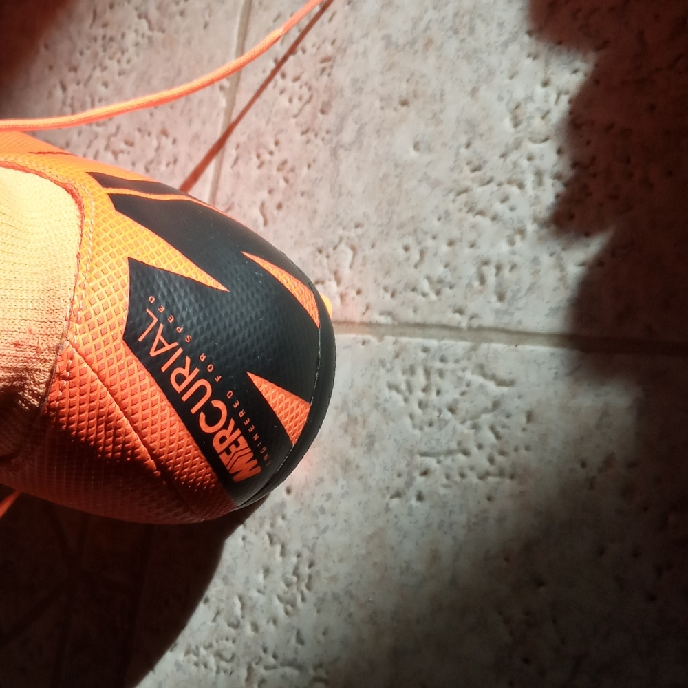 Soccer cleats - Picture 2 of 2